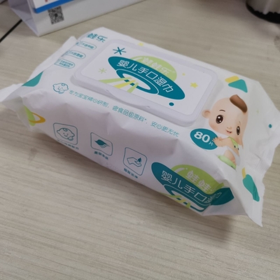 El agua disponible del cuidado sensible de encargo del bebé limpia ultra suave