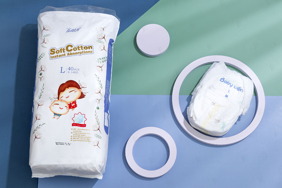 el bebé disponible de los pañales de los pantalones del algodón levanta el pañal