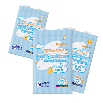 El bebé no tejido disponible levanta los pantalones suavemente respirables