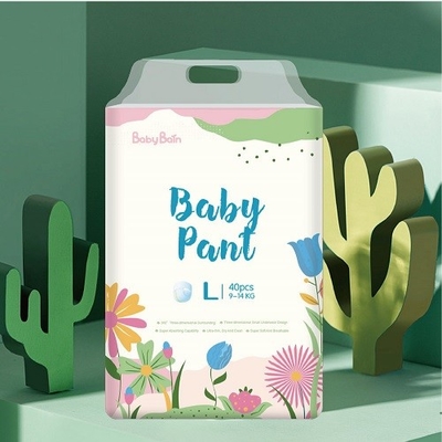 Levante el pañal disponible del bebé
