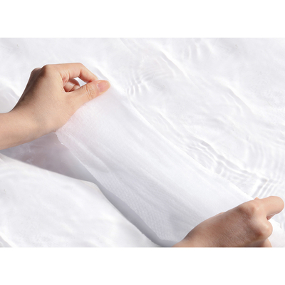 El agua recién nacida sensible del algodón del bebé limpia Unscented biodegradable